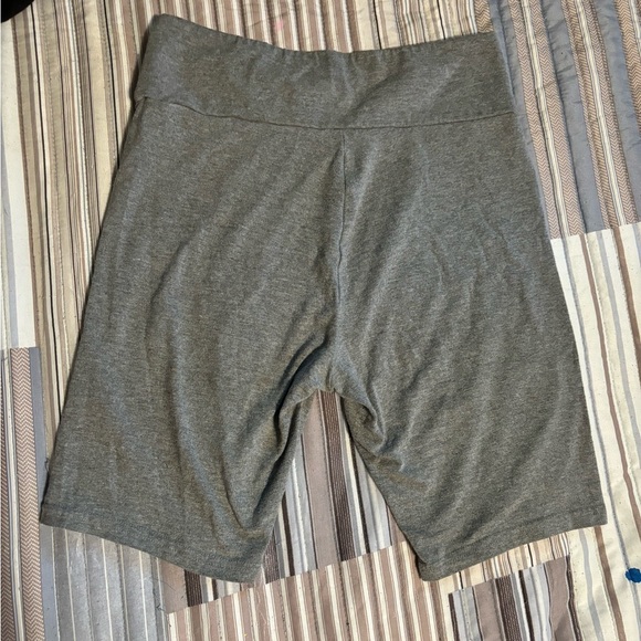 High waited biker shorts - Picture 2 of 3